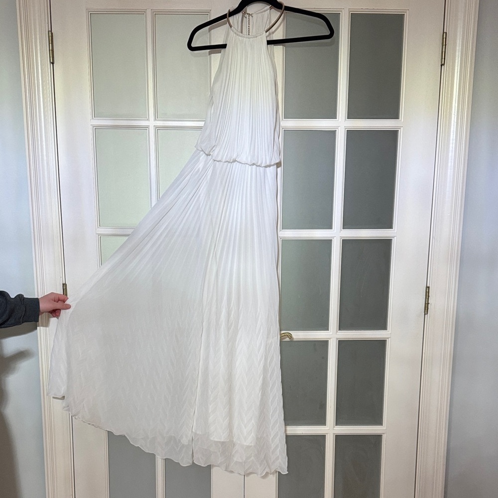 Xscape Elegant White Pleated Maxi Dress